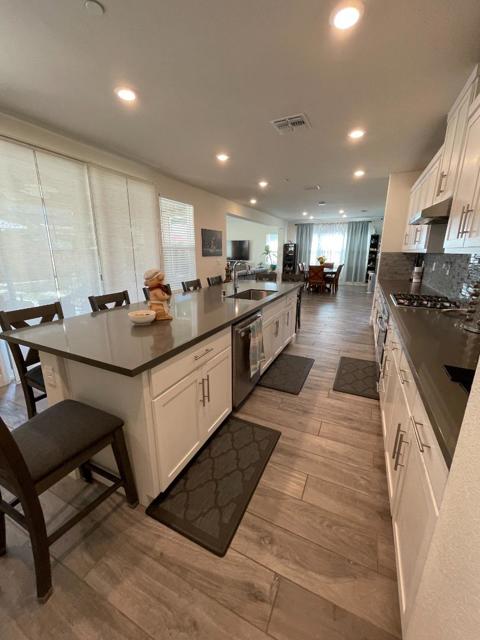 2532 Azalea Avenue, Tracy CA: https://media.crmls.org/mediaz/a429e273-9f2f-4e79-b05c-0fbcf31c3998.jpg