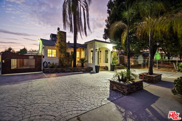 6319 Willowcrest Avenue, North Hollywood CA: https://media.crmls.org/mediaz/a429f2ec-24d6-446c-b03a-4f6c3401406e.jpg