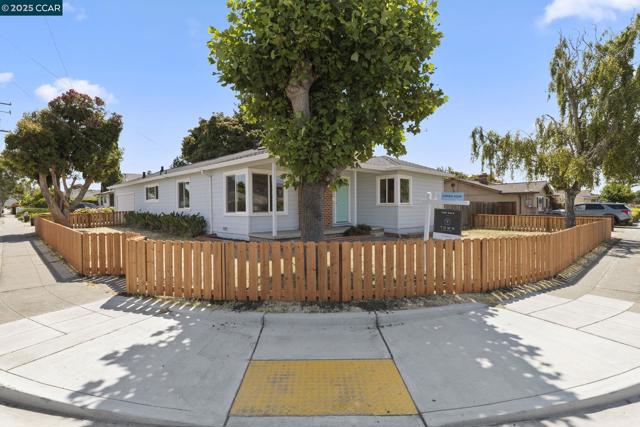 13608 Doolittle, San Leandro CA: https://media.crmls.org/mediaz/a42a23ea-534f-4659-85ed-11128484245b.jpg