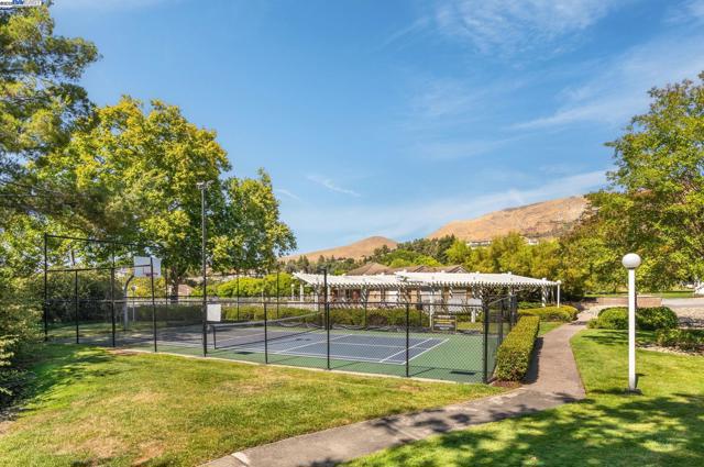 44930 Lynx Dr, Fremont CA: https://media.crmls.org/mediaz/a42b926c-8e2f-4482-945e-8a4dc21a4b28.jpg