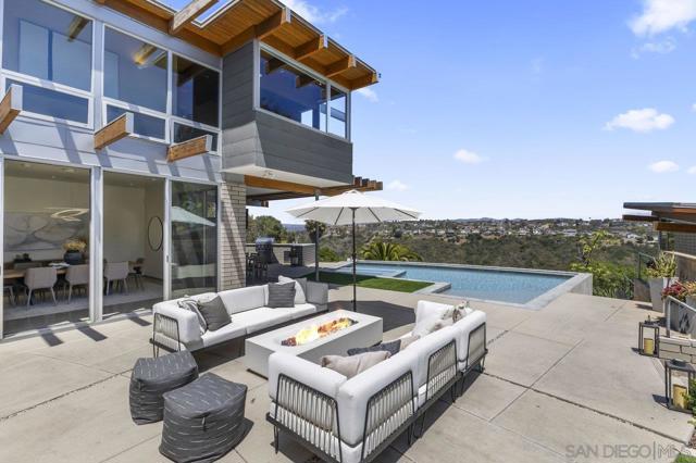 1635 Gascony Rd, Encinitas CA: https://media.crmls.org/mediaz/a42bd87e-175f-4b0c-a83b-e265c4d7601c.jpg