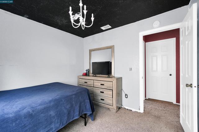 1974 Paradise Valley Ct, Tracy CA: https://media.crmls.org/mediaz/a42cc3a4-dbf9-471b-b109-ccf4fc9e2f78.jpg