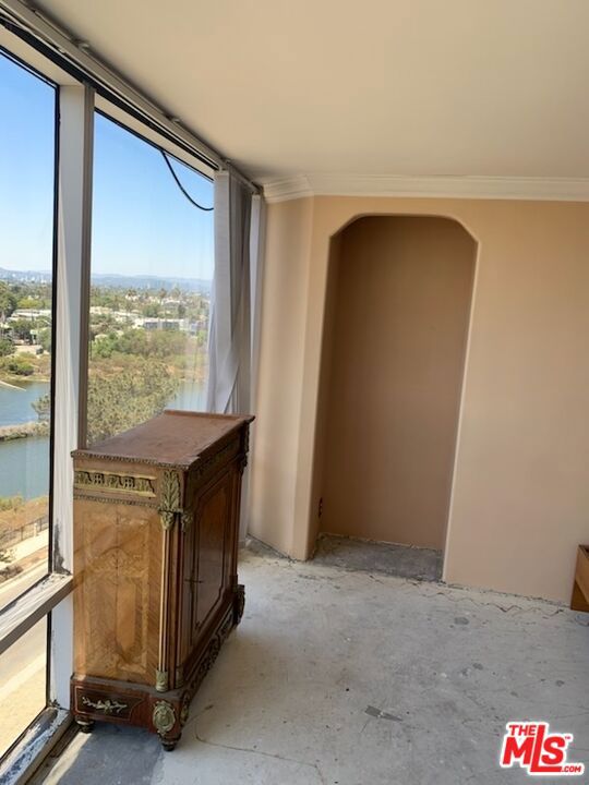 4265 Marina City Dr, Marina del Rey CA: https://media.crmls.org/mediaz/a42cf37f-1b00-4661-9801-b235e4dc6228.jpg