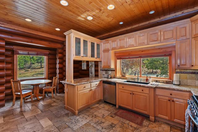 42400 Eagle Ridge, Big Bear CA: https://media.crmls.org/mediaz/a42d1b6e-d500-43e5-b5bf-3e20daee023e.jpg