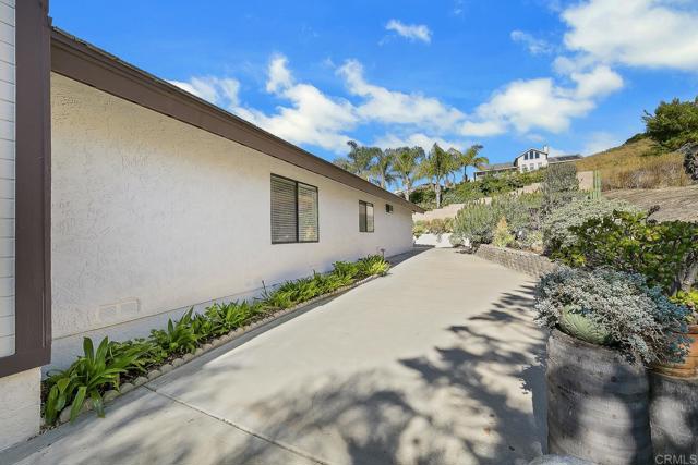 Detail Gallery Image 13 of 61 For 1515 Monte Vista Dr, Vista,  CA 92084 - 4 Beds | 2/1 Baths