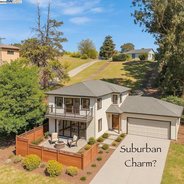 19975 JOHN DR, Castro Valley CA: https://media.crmls.org/mediaz/a42e03f2-ba7a-4c80-992e-8d8ebe7e8b79.jpg