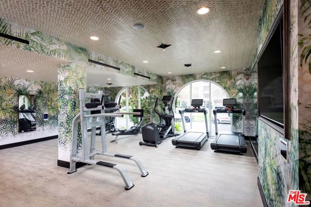 5710 Crescent Park E, Playa Vista CA: https://media.crmls.org/mediaz/a42e3deb-1bb3-4bf6-86e1-8ad0ab091236.jpg