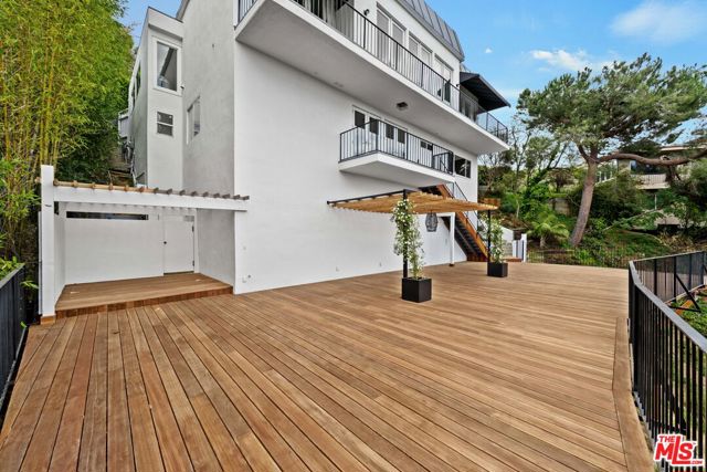 1539 Viewsite Drive, Los Angeles CA: https://media.crmls.org/mediaz/a42ecdce-4ff0-46aa-ad6d-3792f693e886.jpg