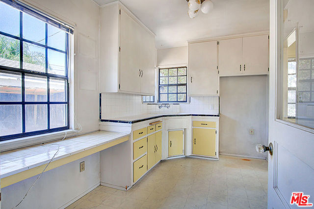 253 W El Sur Street, Monrovia CA: https://media.crmls.org/mediaz/a42efcc8-3f23-4220-910b-892edcb845be.jpg