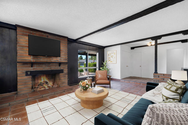 1558 Norwich Avenue, Thousand Oaks CA: https://media.crmls.org/mediaz/a42fdedf-5c93-4987-8cbe-e76b3e2e45db.jpg