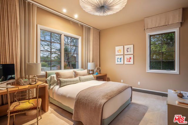 25029 Abercrombie Lane, Calabasas CA: https://media.crmls.org/mediaz/a42ff1e2-6163-40c9-a8af-f1ecf398907f.jpg