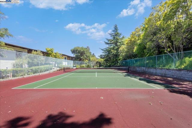 19100 Crest Ave, Castro Valley CA: https://media.crmls.org/mediaz/a43016f9-7ba4-4f7e-82f2-9884ff7419a4.jpg