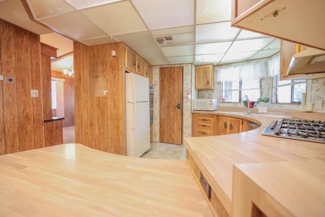 33321 Laura Drive, Thousand Palms CA: https://media.crmls.org/mediaz/a4305ce4-b4a1-4b65-a336-bcae8c255c27.jpg
