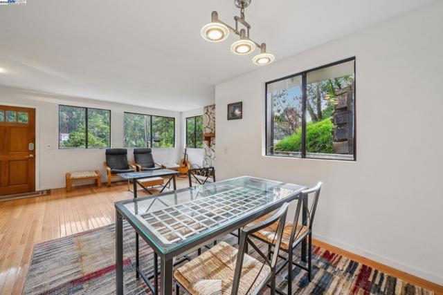 7171 HOMEWOOD DRIVE, Oakland CA: https://media.crmls.org/mediaz/a430d81d-1824-417c-902e-eee1edb582db.jpg