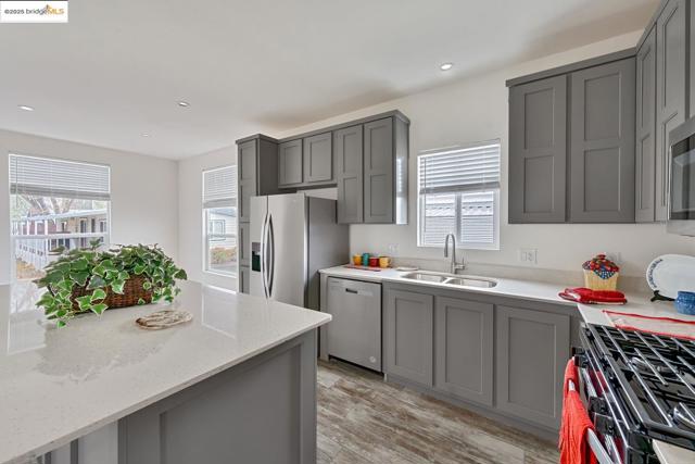 5922 Cackler LN, Citrus Heights CA: https://media.crmls.org/mediaz/a431d4de-5e38-4e08-bb10-0eb1a8d4d729.jpg