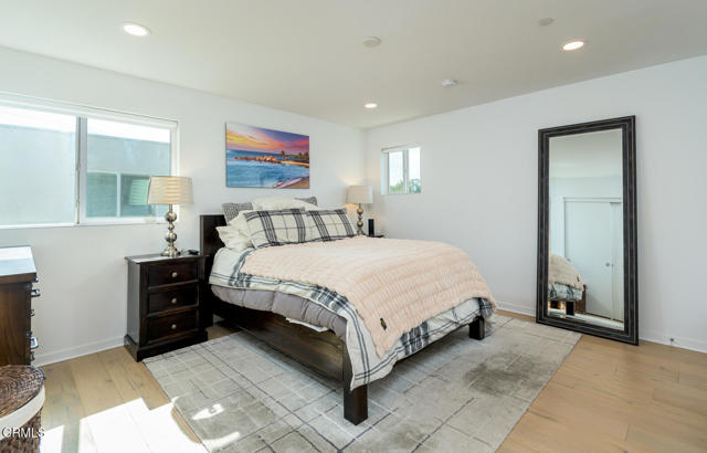 11594 Riverside Drive, North Hollywood CA: https://media.crmls.org/mediaz/a431f792-f730-4567-b054-4434b1417dee.jpg