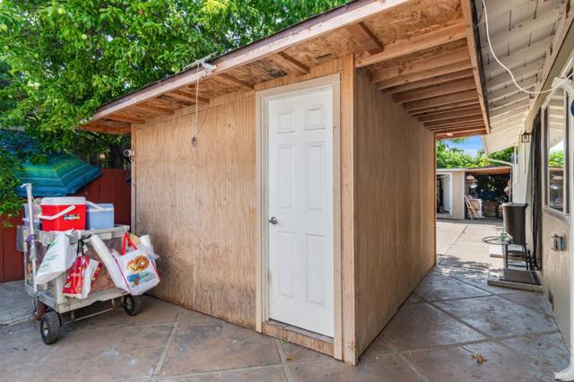 2547 Hazelwood Way, East Palo Alto CA: https://media.crmls.org/mediaz/a432227b-802f-4a1b-ae83-918d09c92d02.jpg
