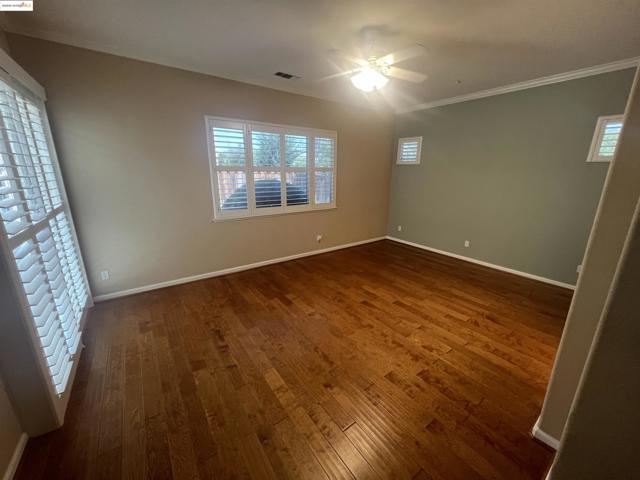 613 Kenwood Dr, Brentwood CA: https://media.crmls.org/mediaz/a432639e-1846-4926-a09b-a93fc1275a52.jpg
