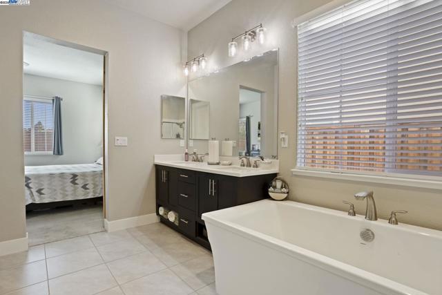 2595 Garden Farms Ave, Lathrop CA: https://media.crmls.org/mediaz/a432d8f8-a5f6-4fce-b936-5fcae716f3aa.jpg