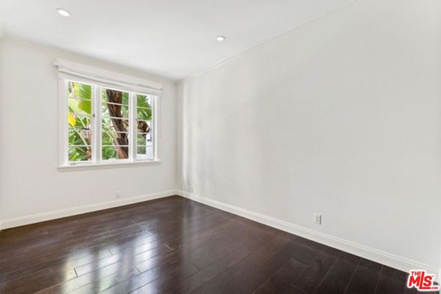 9233 1/2 Doheny Road, West Hollywood CA: https://media.crmls.org/mediaz/a4330b0b-143b-46ca-b919-5823fea042f9.jpg