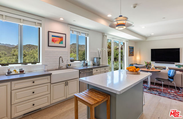 1045 Cold Canyon Road, Calabasas CA: https://media.crmls.org/mediaz/a433248e-7267-40c4-b30d-bbe924954583.jpg