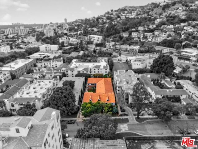 1429 Havenhurst Drive, West Hollywood CA: https://media.crmls.org/mediaz/a4333968-af93-4c16-94f0-1da60eadca86.jpg