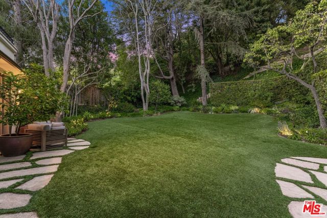11982 Brentridge Lane, Los Angeles CA: https://media.crmls.org/mediaz/a43397b7-e86f-469b-9c9d-9924ca07585a.jpg
