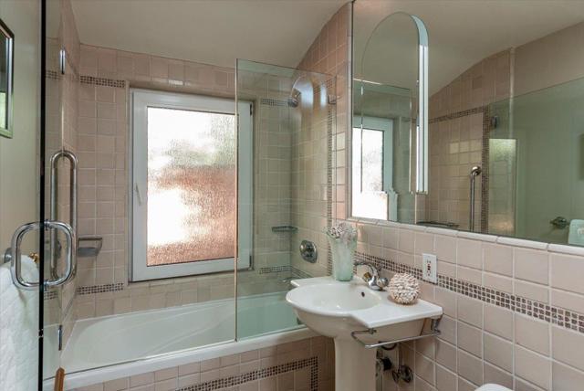 3325 Saint Michael Drive, Palo Alto CA: https://media.crmls.org/mediaz/a43473fc-71ce-4019-9dc7-a623717efef5.jpg