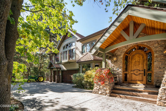 32310 Hummingbird Court, Running Springs CA: https://media.crmls.org/mediaz/a4358e7a-80eb-48b9-a2f1-09df903bf673.jpg