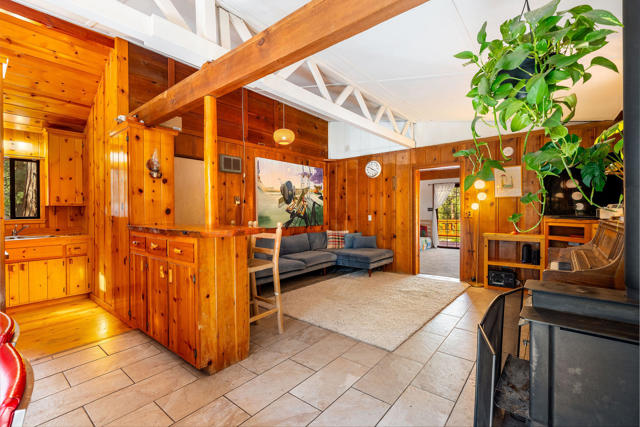 54820 Fern Drive, Idyllwild CA: https://media.crmls.org/mediaz/a4367947-1651-4700-8321-a8dd5cf01cd9.jpg