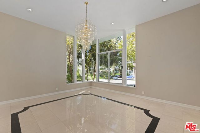 1860 Loma Vista Drive, Beverly Hills CA: https://media.crmls.org/mediaz/a436afe6-bd8d-48bb-9b35-971247710f6c.jpg