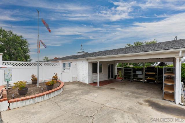 874 Hacienda Drive, El Cajon CA: https://media.crmls.org/mediaz/a436f584-37a1-4fdf-b09d-c82d7d0af32a.jpg