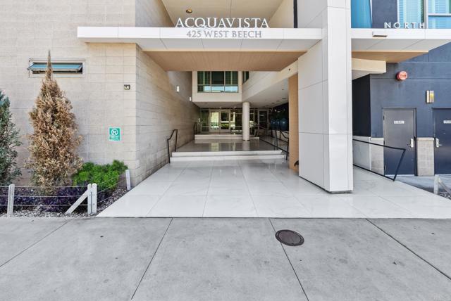 425 W Beech Street, San Diego CA: https://media.crmls.org/mediaz/a4371929-f7ce-422d-8197-bb069ba96915.jpg