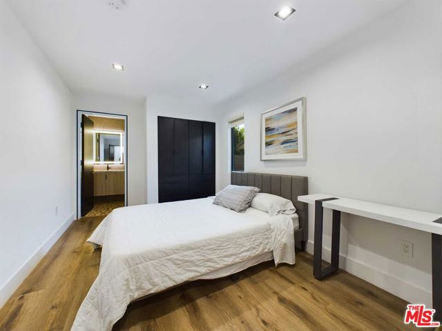 5109 Longridge Avenue, Sherman Oaks CA: https://media.crmls.org/mediaz/a437a023-ec24-4951-be65-375940cfc0de.jpg