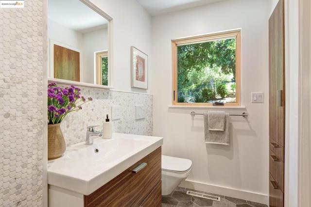 5801 Balboa Dr, Oakland CA: https://media.crmls.org/mediaz/a437c2f2-c89a-4dc7-80f2-1780b928ffb4.jpg