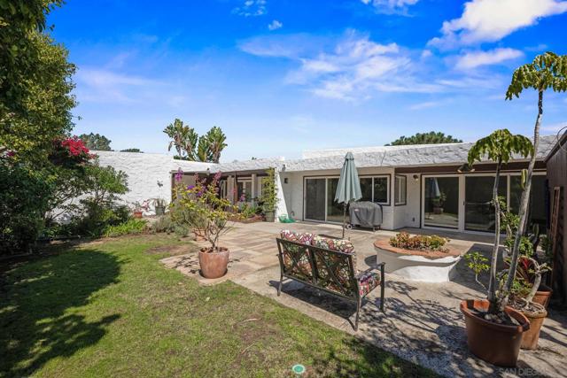 1640 El Paso Real, La Jolla CA: https://media.crmls.org/mediaz/a4383713-80aa-4529-8f9d-622cc7a78a50.jpg