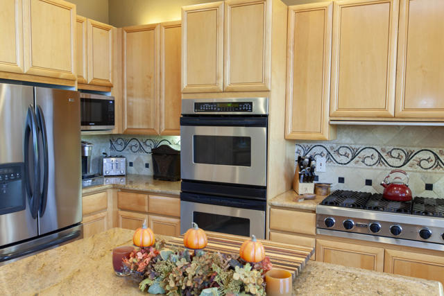 79620 Rancho La Quinta Drive, La Quinta CA: https://media.crmls.org/mediaz/a438cde7-00ef-4a6b-a261-aeceb8c43188.jpg