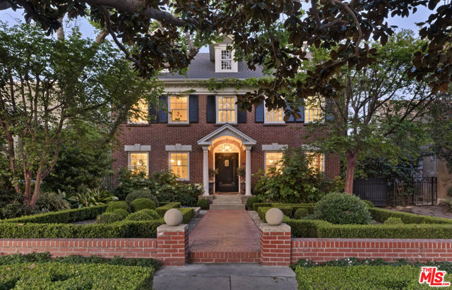 232 N Arden Boulevard, Los Angeles CA: https://media.crmls.org/mediaz/a4398589-1119-43bc-bff6-68ffa3303668.jpg