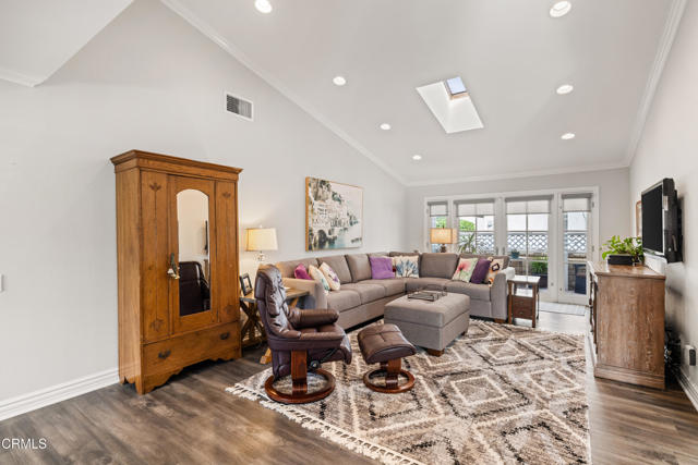 34124 Village 34, Camarillo CA: https://media.crmls.org/mediaz/a439fa69-935b-4ace-ae86-f29950e18dda.jpg