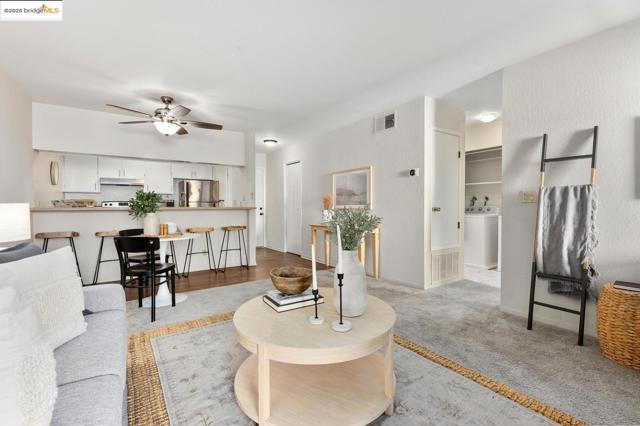 1391 Monument BLVD, Concord CA: https://media.crmls.org/mediaz/a43a6a1e-835d-477f-ac50-ffad08f497a0.jpg
