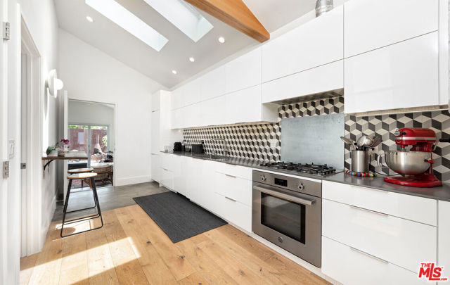 4066 Alla Road, Los Angeles CA: https://media.crmls.org/mediaz/a43a8d3f-9b4b-46e4-89c5-106b16d4f126.jpg
