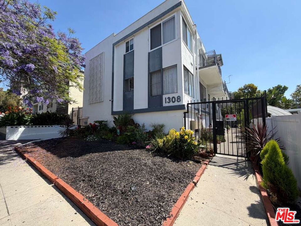1308 Poinsettia Place #8