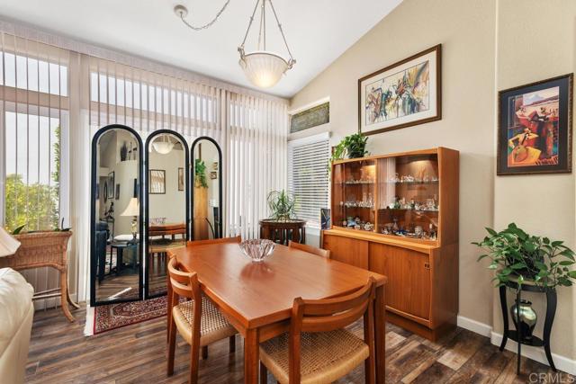 4964 Poseidon Way, Oceanside CA: https://media.crmls.org/mediaz/a43bdc2a-b4b6-465a-bf6d-3bd46dee418b.jpg