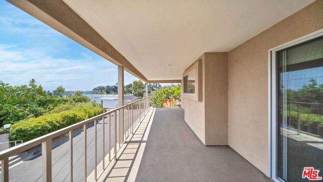 966 Bluegrass Lane, Los Angeles CA: https://media.crmls.org/mediaz/a43c1d84-3a94-41ec-8d9c-5329c140b5c1.jpg