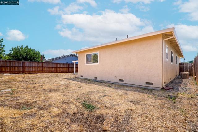 88 Newport Way, Suisun City CA: https://media.crmls.org/mediaz/a43c5f79-f3e4-43ad-9c3c-047af93d1d9e.jpg