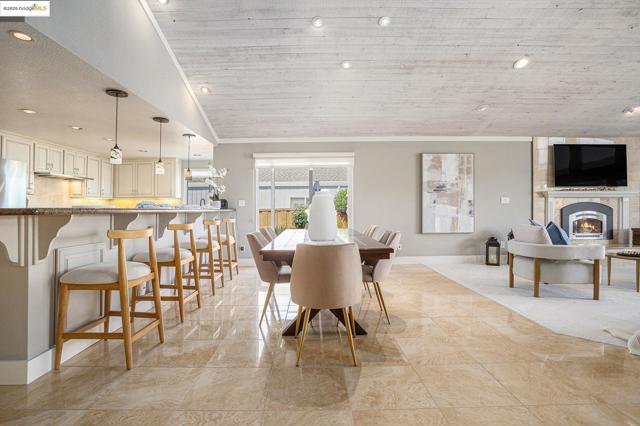 737 Willow Lake Rd, Discovery Bay CA: https://media.crmls.org/mediaz/a43cb1df-b4dc-4be9-8791-e363a62c8f9e.jpg