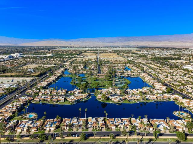 153 Lake Shore Drive, Rancho Mirage CA: https://media.crmls.org/mediaz/a43cf018-29fb-472f-8a3f-d1bf0049ebb1.jpg