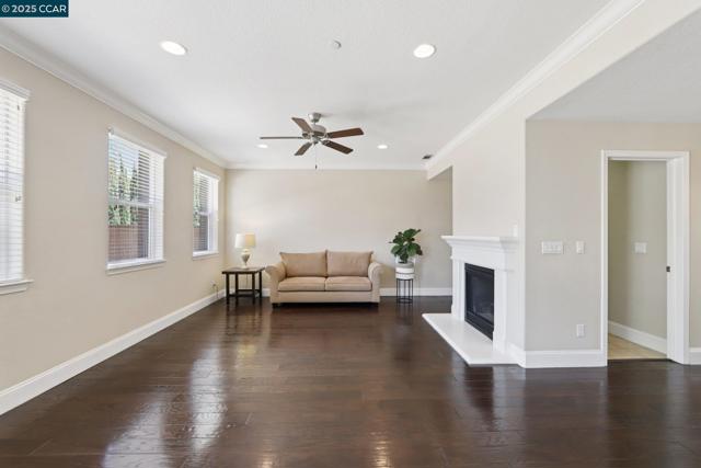 1610 Coventry Dr, Oakley CA: https://media.crmls.org/mediaz/a43d3966-6cad-48a9-8548-67ec7fc34d20.jpg