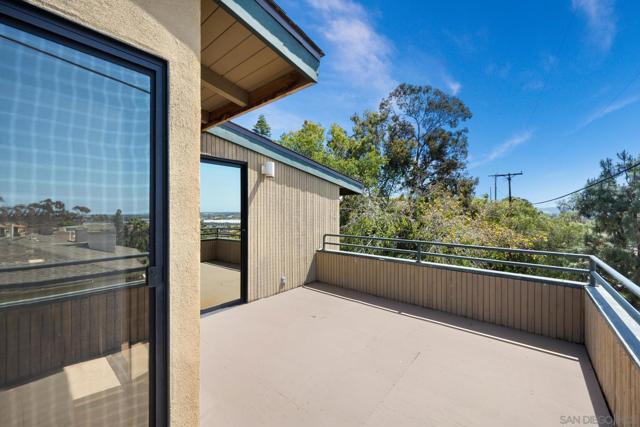 2195 Hayden Way, San Diego CA: https://media.crmls.org/mediaz/a43d8ffb-434c-4e45-87b1-247dc88648f9.jpg