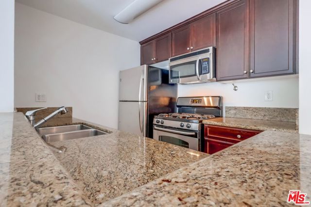 7320 Hawthorn Avenue, Los Angeles CA: https://media.crmls.org/mediaz/a43d9f8f-82eb-4ea5-8404-b77441c29b34.jpg